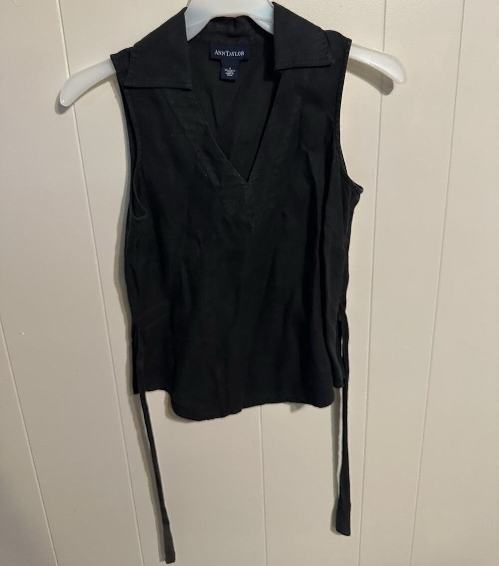 Ann Taylor Women’s Black Sleeveless V-Neck Linen Blouse Tie Accent Size 4